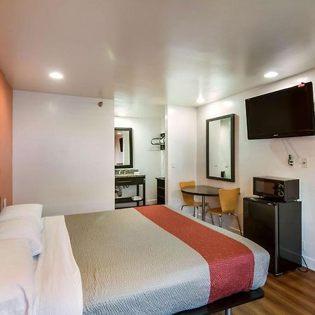 Motel 6 Monterey Park Exterior photo