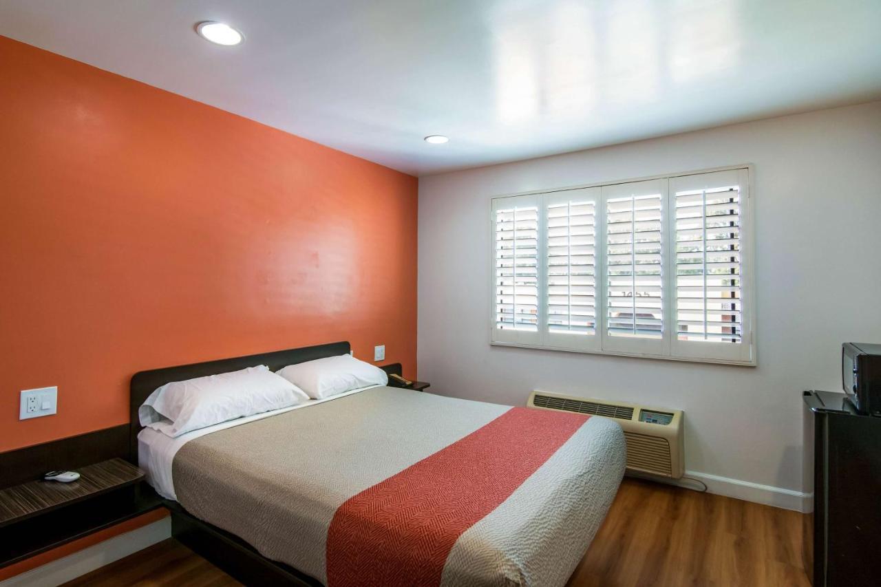 Motel 6 Monterey Park Exterior photo