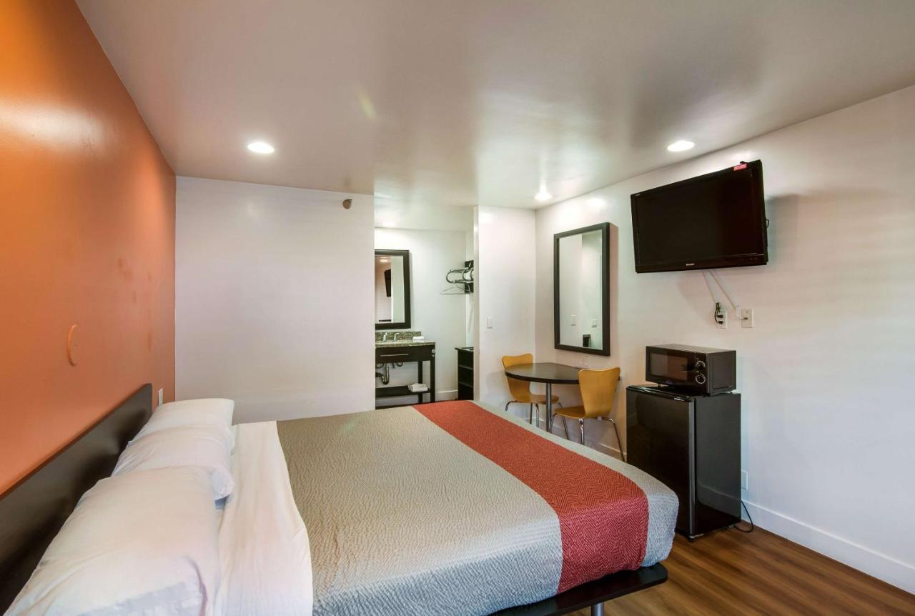 Motel 6 Monterey Park Exterior photo