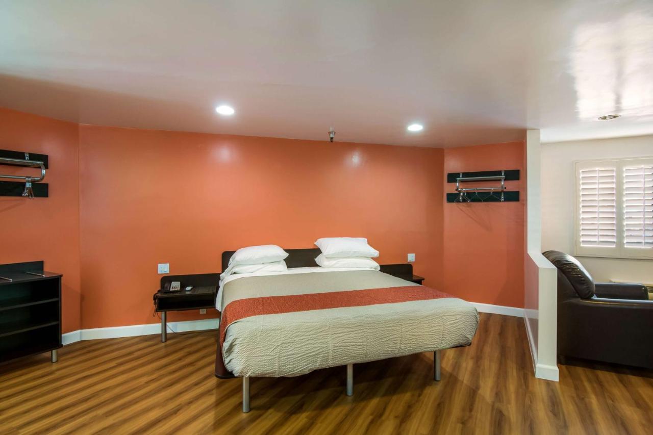 Motel 6 Monterey Park Exterior photo