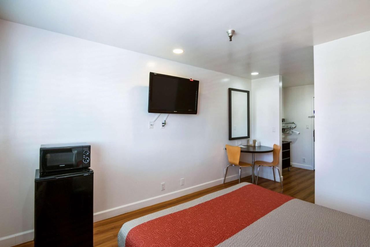 Motel 6 Monterey Park Exterior photo